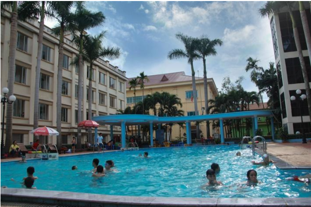 Bể bơi khách sạn Kim Liên