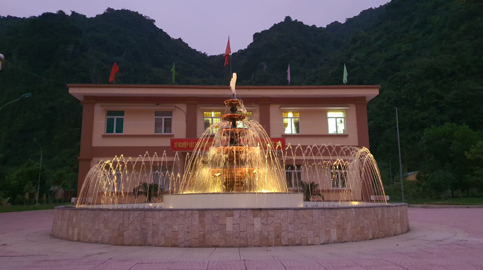 Thi công lắp đặt đài phun nước 