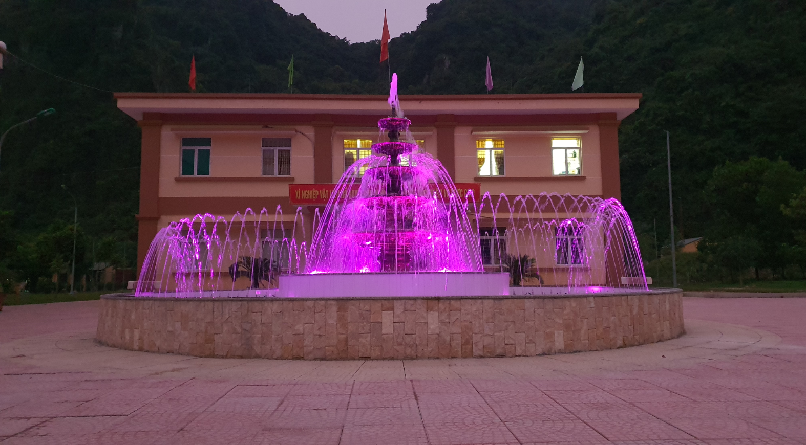 Đèn led đài phun