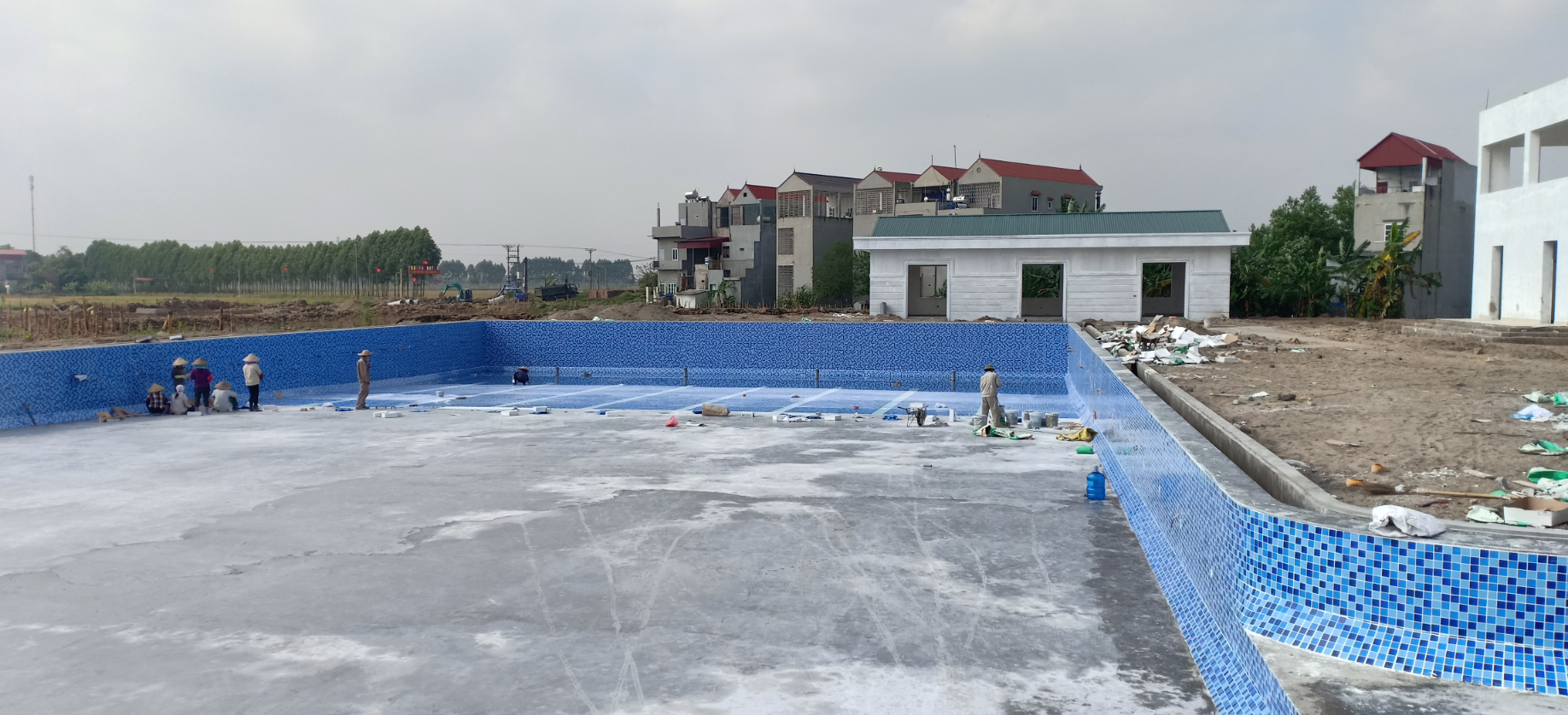 Thi công ốp gạch Mosaic bể bơi tại Bắc Ninh