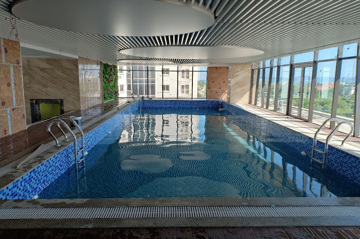 Thi công bể bơi người lớn khách sạn MARINA tại Quảng Ninh