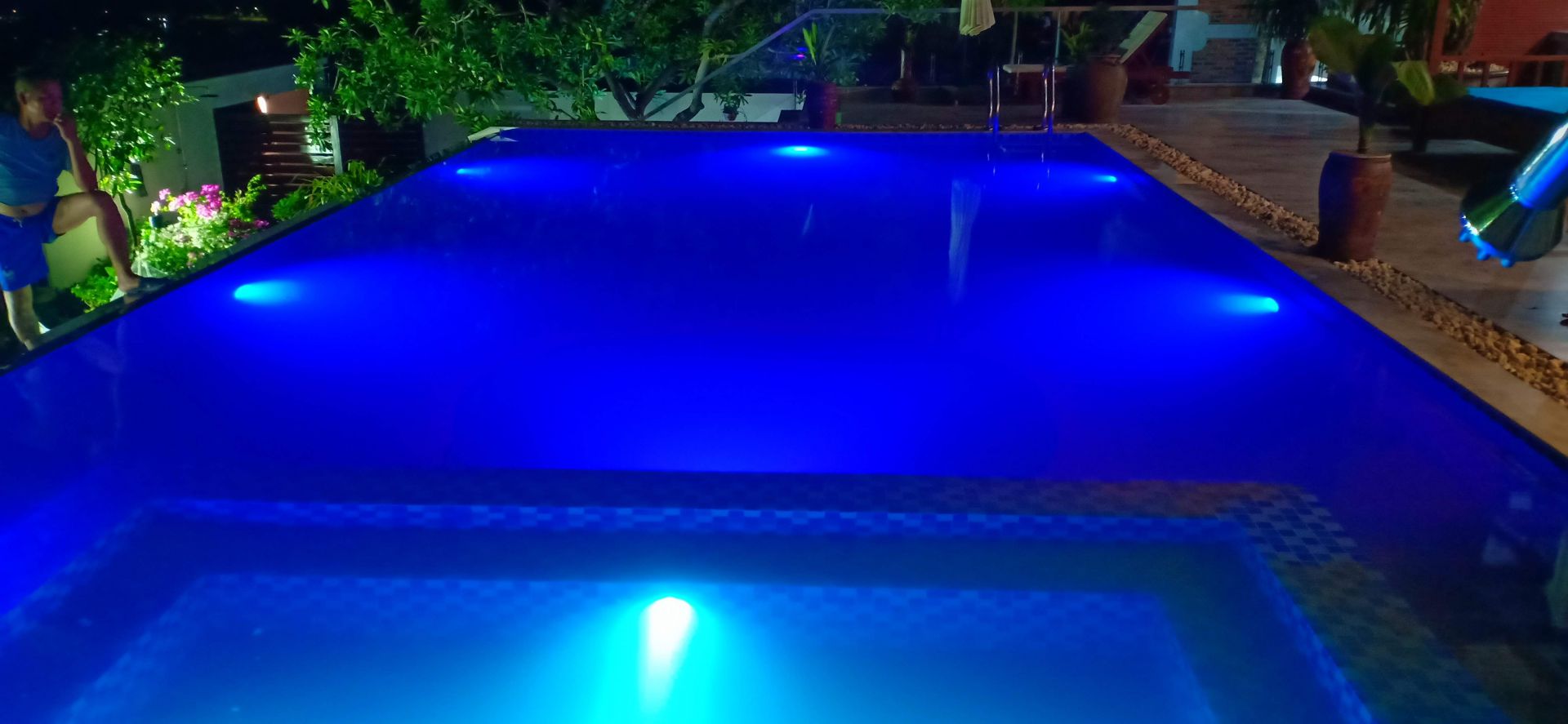 đèn led đổi màu bể bơi